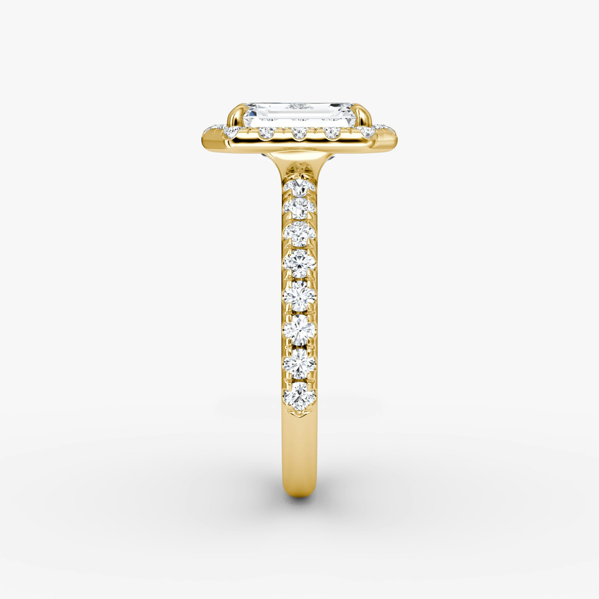 Halo | Emerald | 18k | Gelbgold | bandAccent: Mit Pavé-Besatz | haloSize: large | diamondOrientation: vertical | caratWeight: other