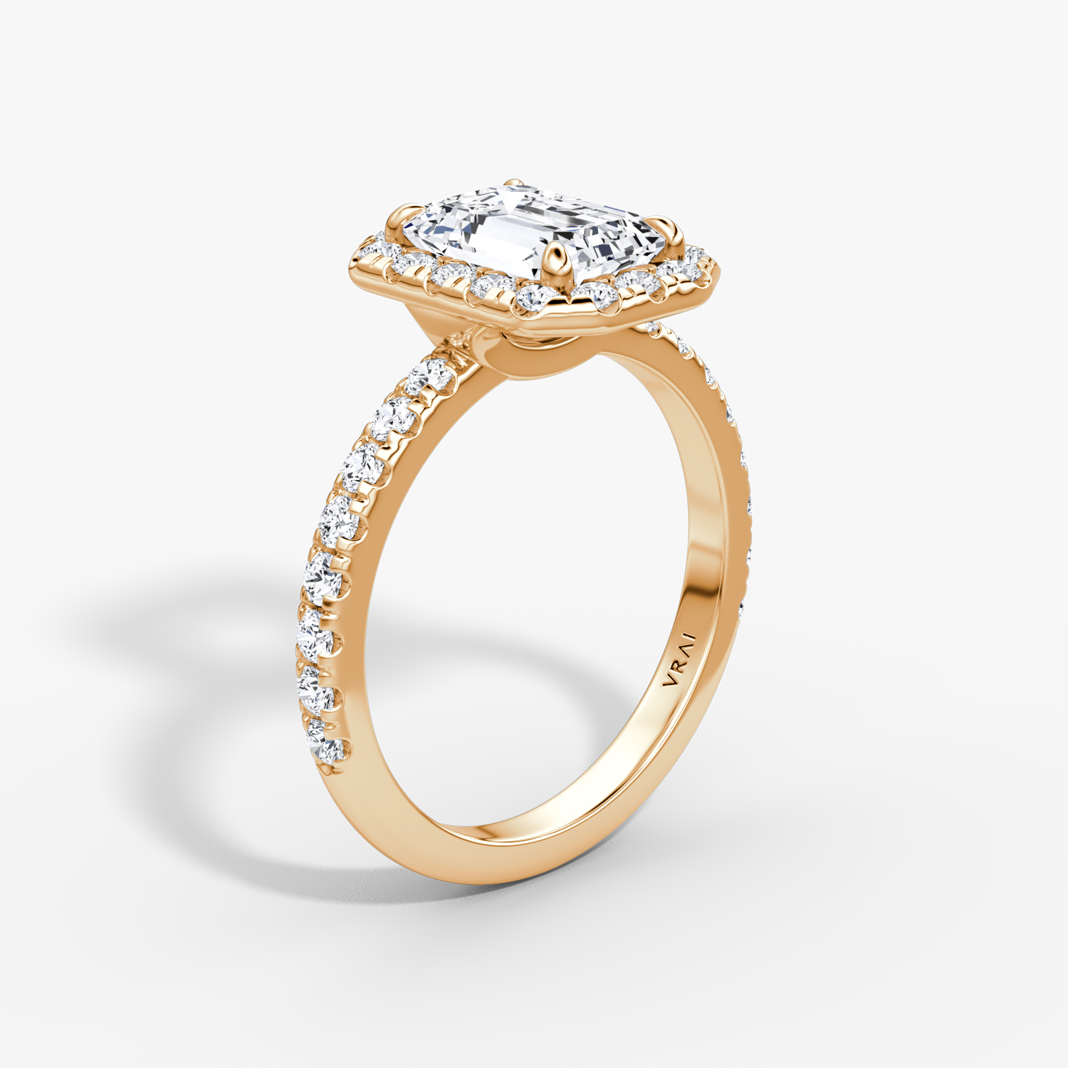 Anillo de compromiso Halo | Esmeralda | 14k | Oro rosa | bandAccent: Pavé | haloSize: large | diamondOrientation: vertical | caratWeight: other