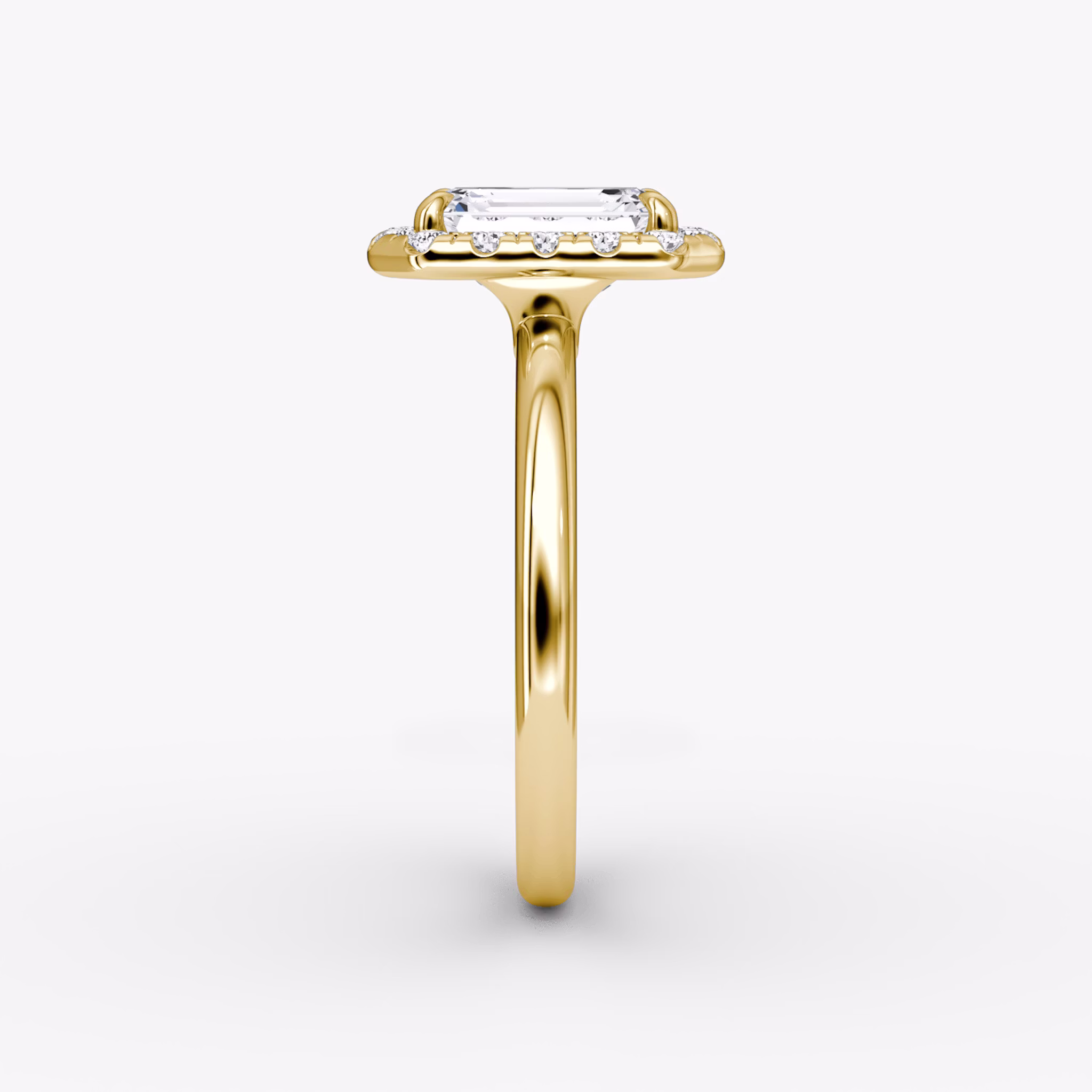 Halo | Emerald | 18k | Gelbgold | bandAccent: Ohne Pavé-Besatz | haloSize: large | diamondOrientation: vertical | caratWeight: other