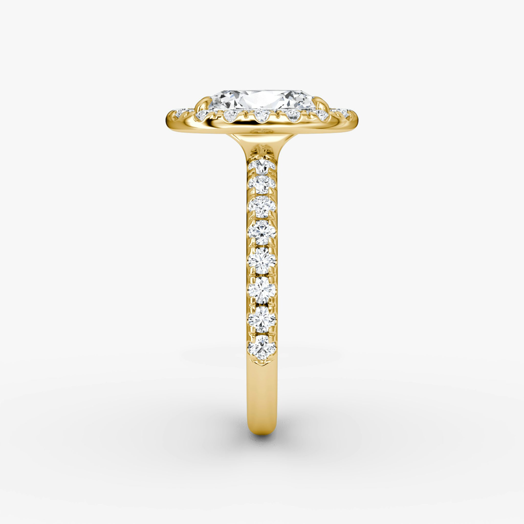 Halo | Oval | 18k | Gelbgold | bandAccent: Mit Pavé-Besatz | haloSize: large | diamondOrientation: vertical | caratWeight: other