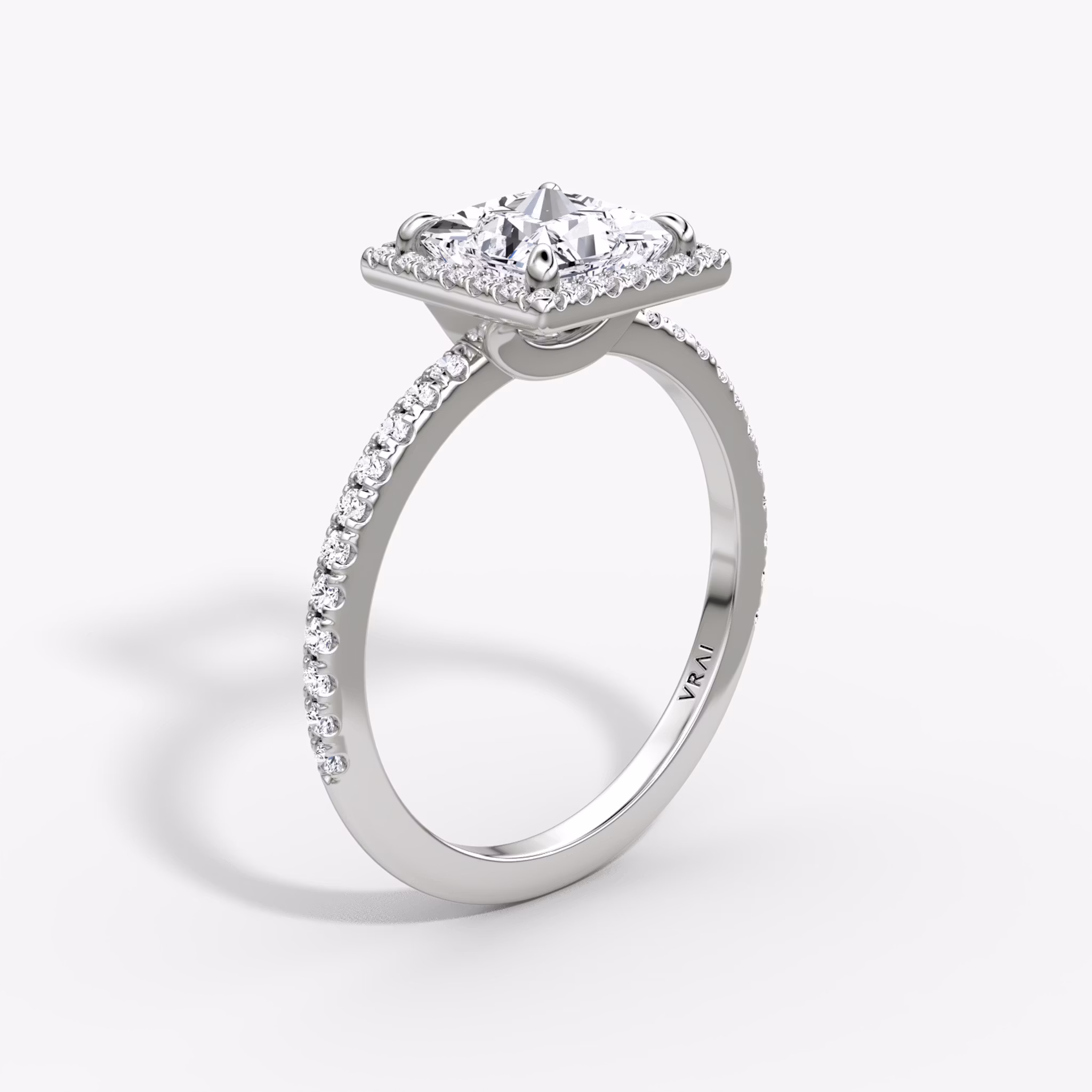 Halo | Princess | Platin | bandAccent: Mit Pavé-Besatz | haloSize: original | diamondOrientation: vertical | caratWeight: other