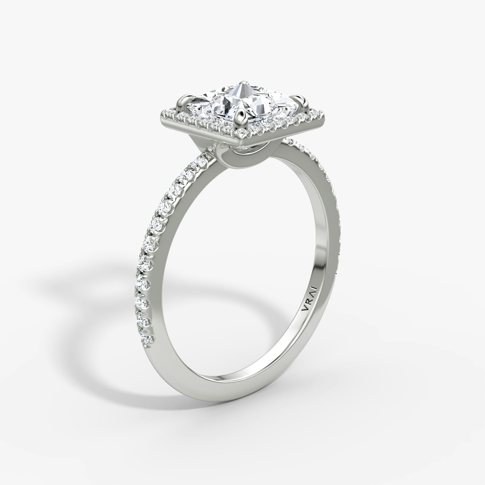 Halo | Princess | Platin | bandAccent: Mit Pavé-Besatz | haloSize: original | diamondOrientation: vertical | caratWeight: other