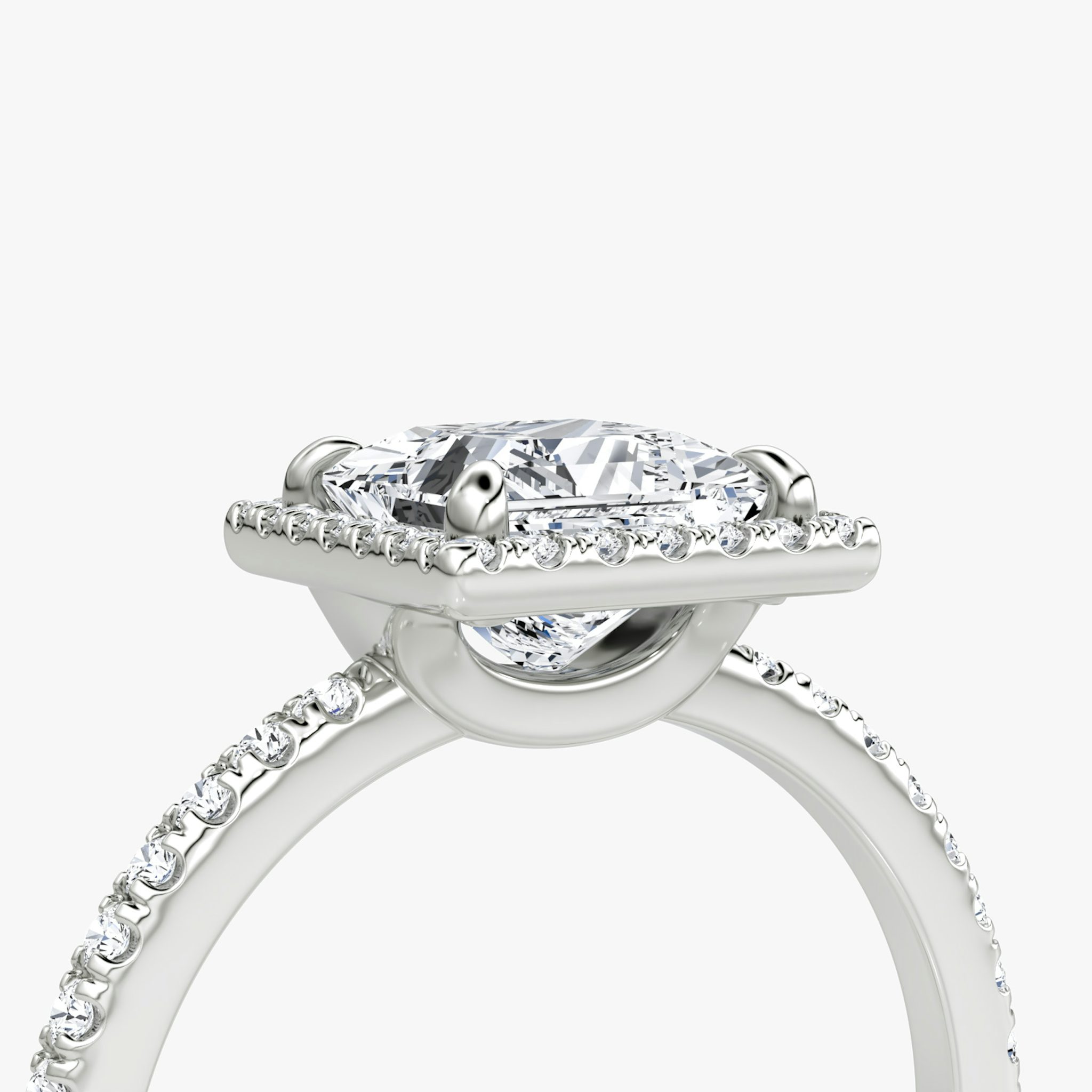 Halo | Princess | Platin | bandAccent: Mit Pavé-Besatz | haloSize: original | diamondOrientation: vertical | caratWeight: other