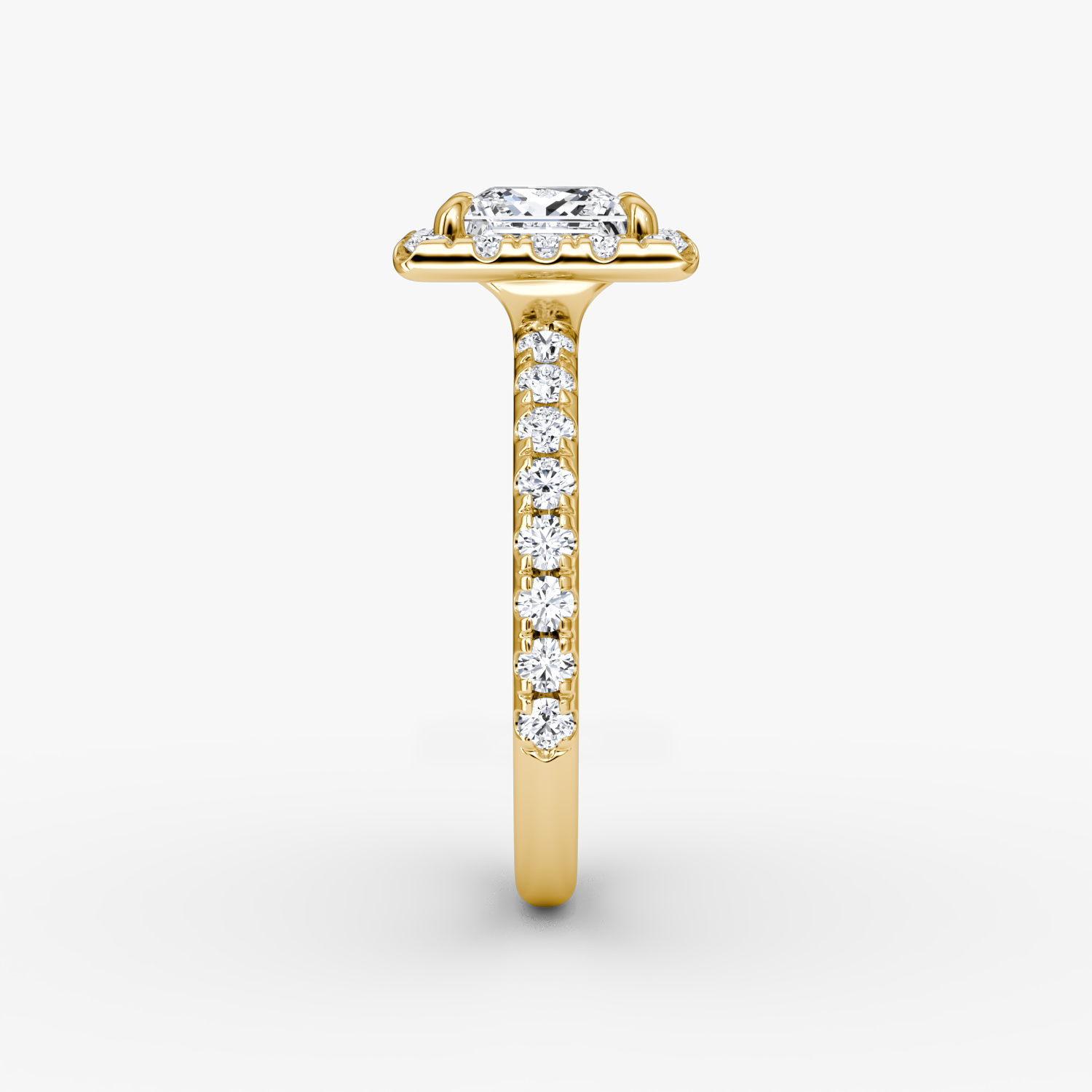 Halo | Princess | 18k | Gelbgold | bandAccent: Mit Pavé-Besatz | haloSize: large | diamondOrientation: vertical | caratWeight: other