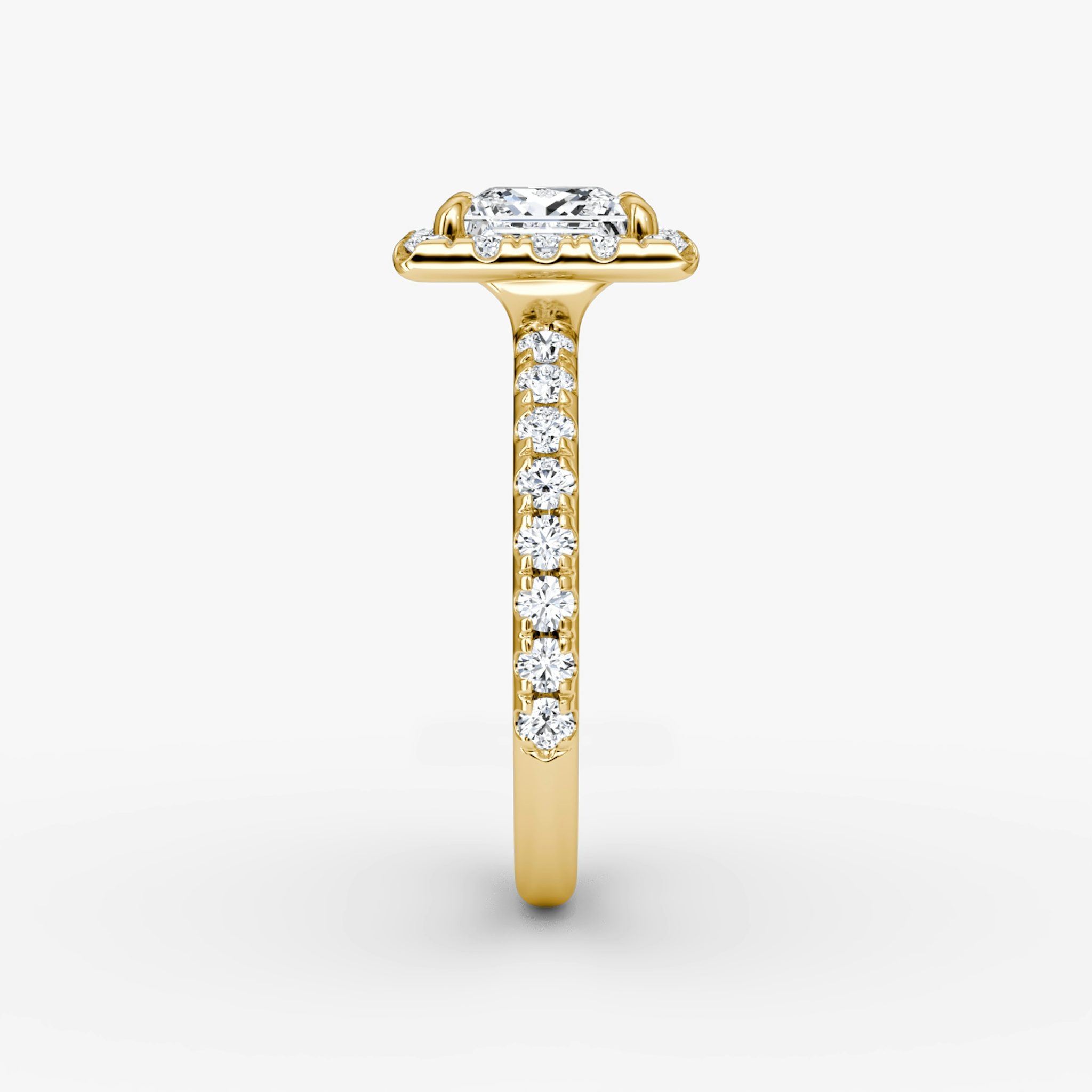 Halo | Princess | 18k | Gelbgold | bandAccent: Mit Pavé-Besatz | haloSize: large | diamondOrientation: vertical | caratWeight: other
