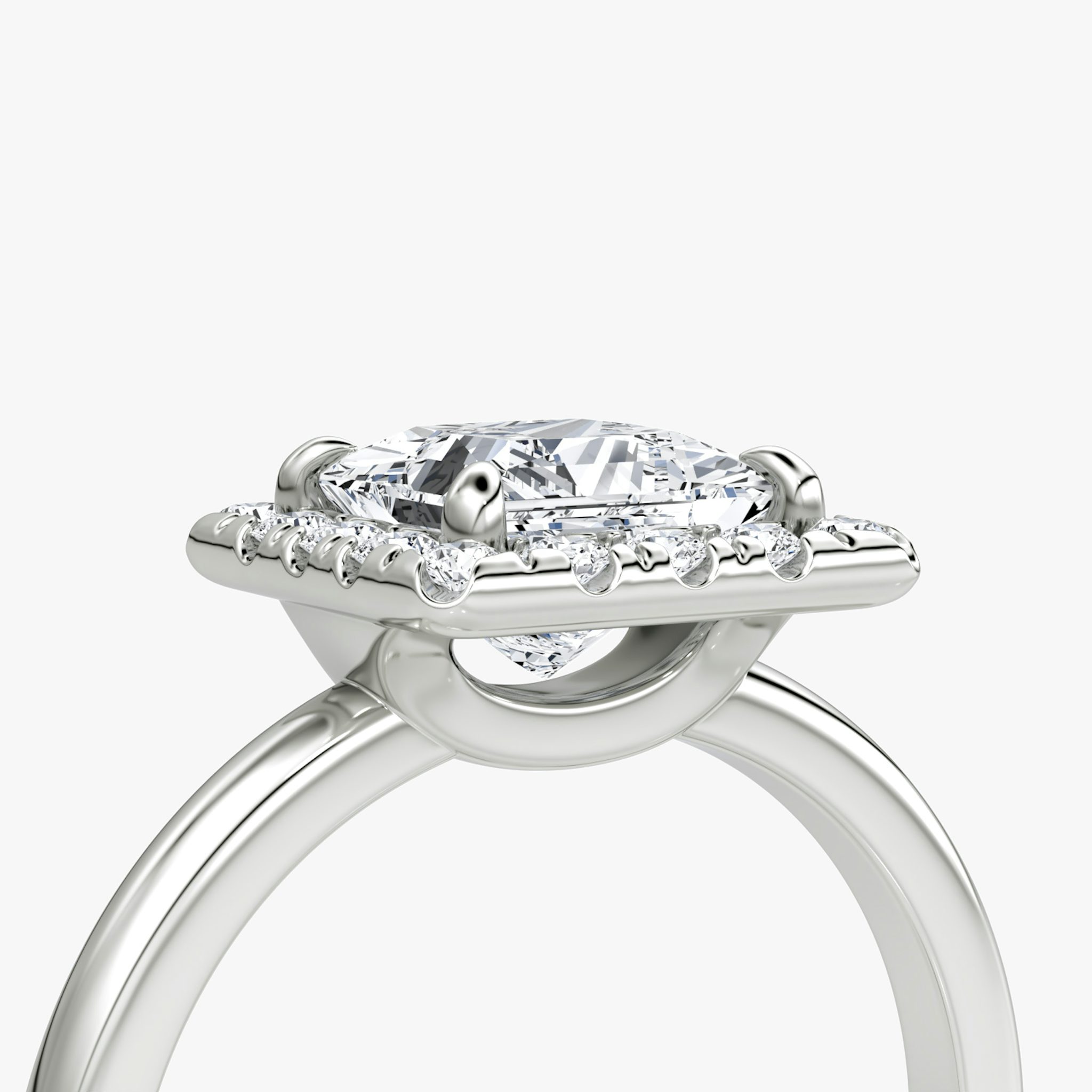 Halo | Princess | Platin | bandAccent: Ohne Pavé-Besatz | haloSize: large | diamondOrientation: vertical | caratWeight: other