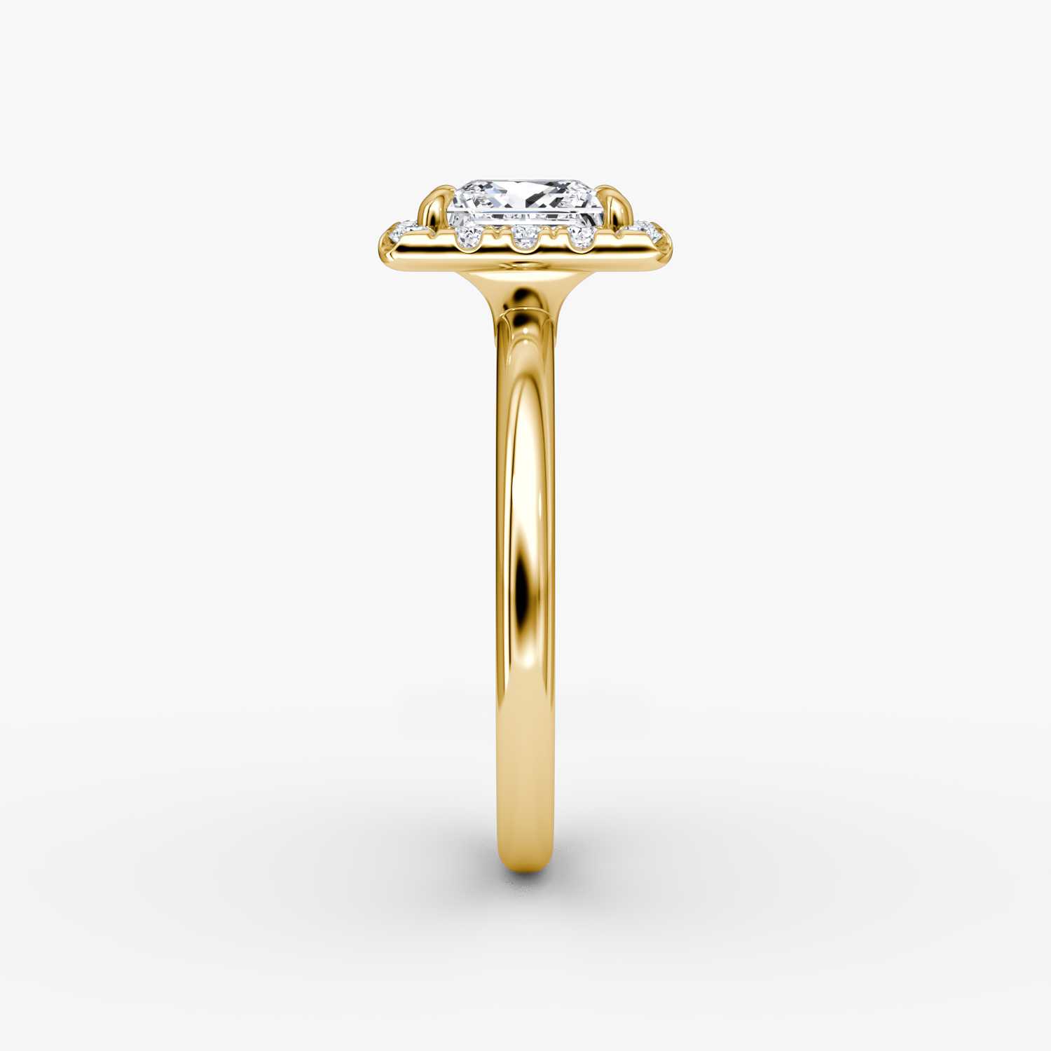 Anillo de compromiso Halo | Princesa | 18k | Oro amarillo | bandAccent: Simple | haloSize: large | diamondOrientation: vertical | caratWeight: other