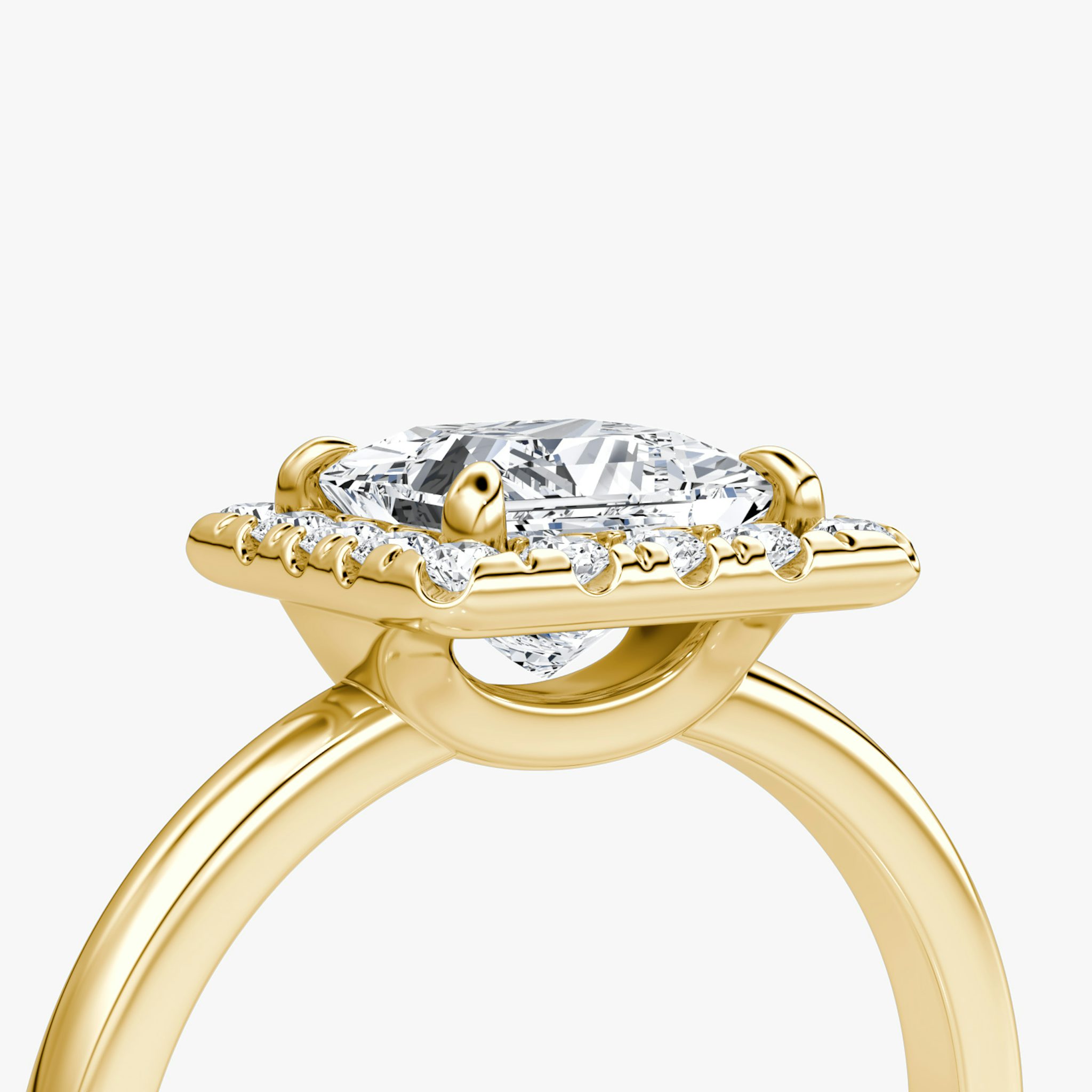 Anillo de compromiso Halo | Princesa | 18k | Oro amarillo | bandAccent: Simple | haloSize: large | diamondOrientation: vertical | caratWeight: other
