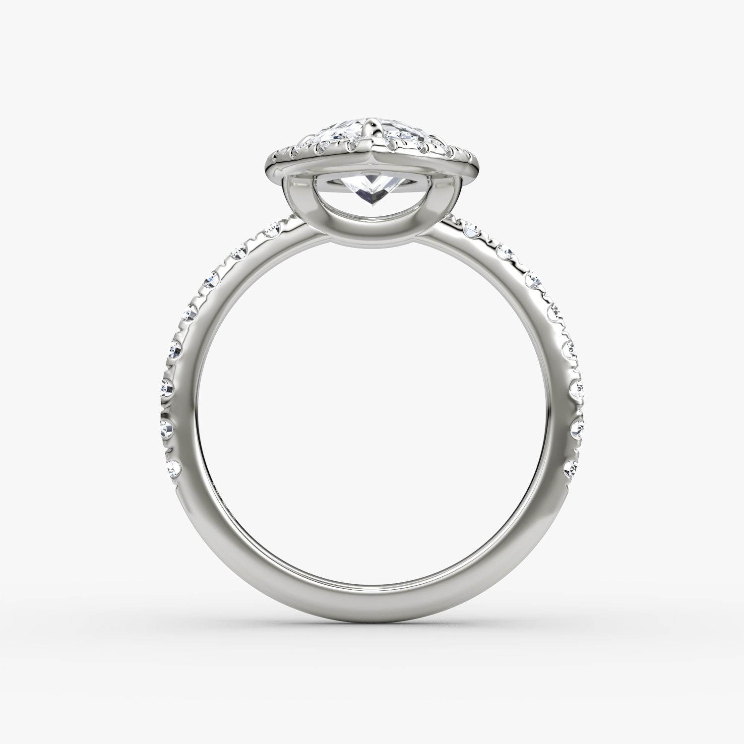 Anillo de compromiso Halo | Pera | 18k | Oro blanco | bandAccent: Pavé | haloSize: large | diamondOrientation: vertical | caratWeight: other