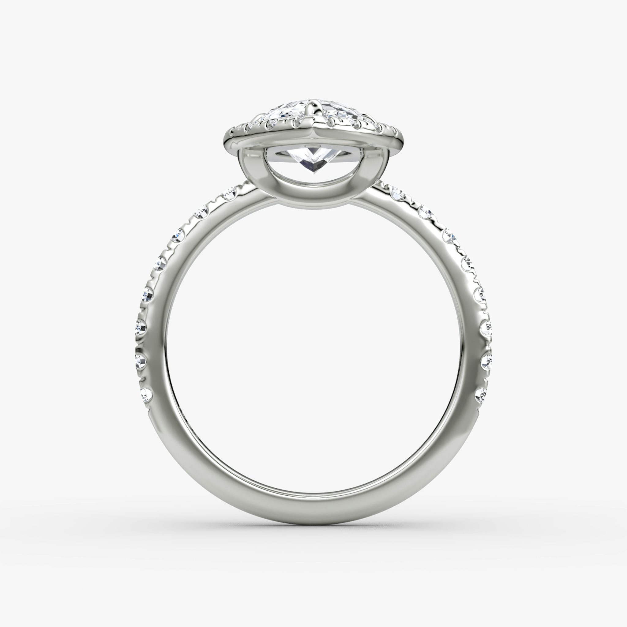 Anillo de compromiso Halo | Pera | 18k | Oro blanco | bandAccent: Pavé | haloSize: large | diamondOrientation: vertical | caratWeight: other