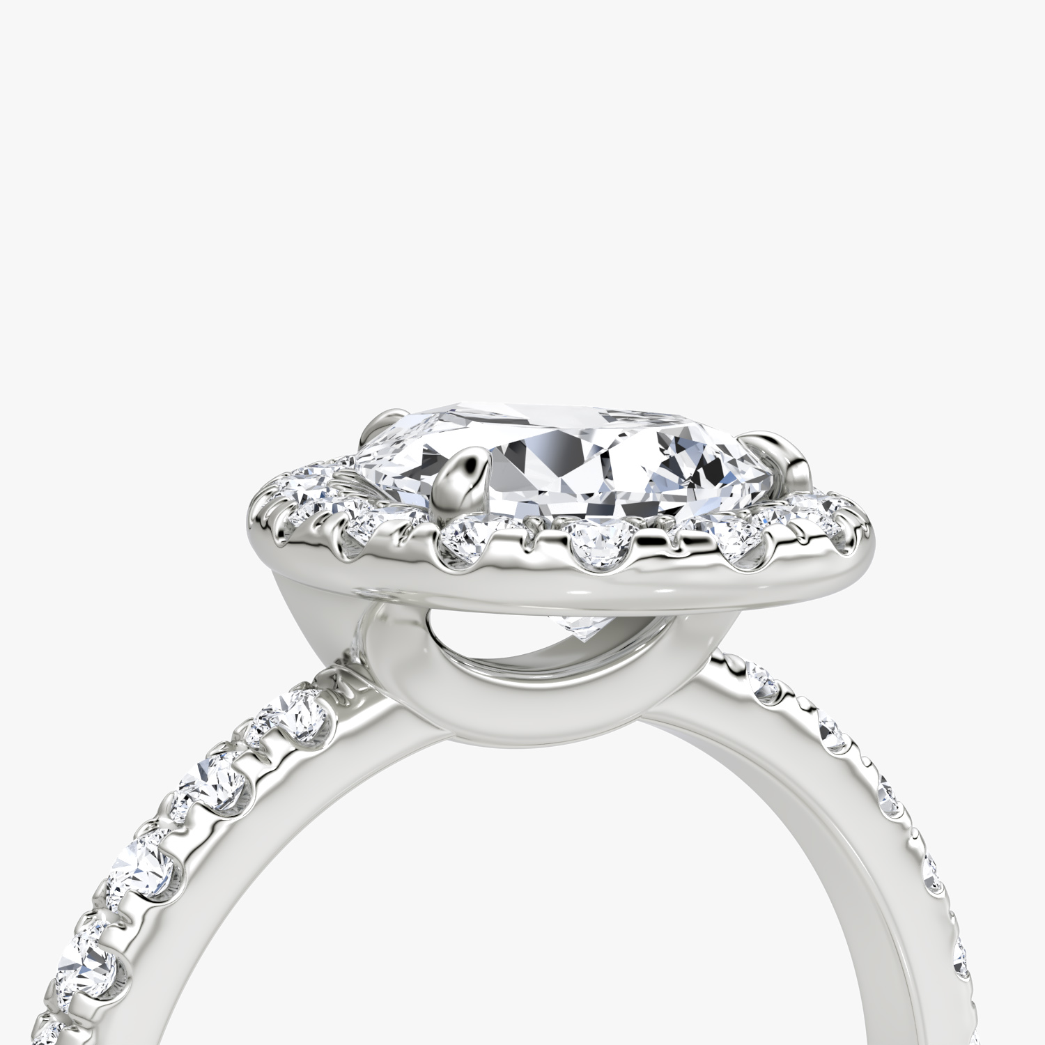 Anillo de compromiso Halo | Pera | 18k | Oro blanco | bandAccent: Pavé | haloSize: large | diamondOrientation: vertical | caratWeight: other