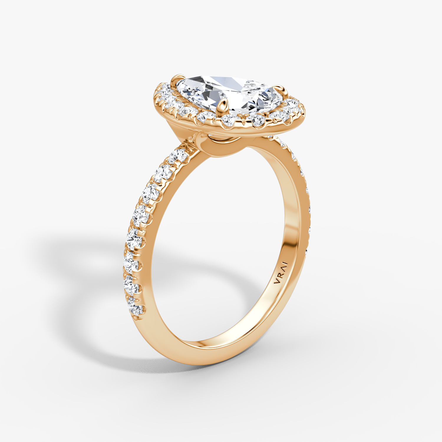 Anillo de compromiso Halo | Pera | 14k | Oro rosa | bandAccent: Pavé | haloSize: large | diamondOrientation: vertical | caratWeight: other