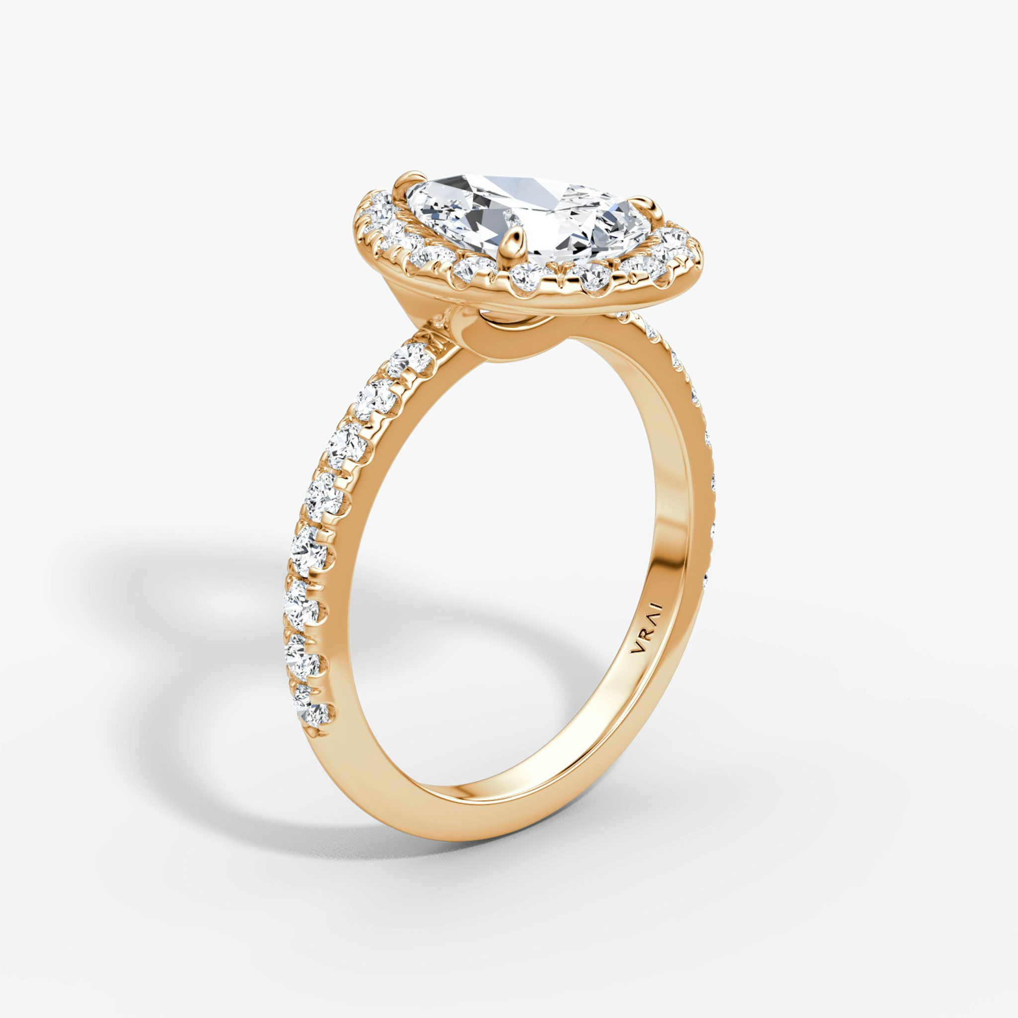 Anillo de compromiso Halo | Pera | 14k | Oro rosa | bandAccent: Pavé | haloSize: large | diamondOrientation: vertical | caratWeight: other