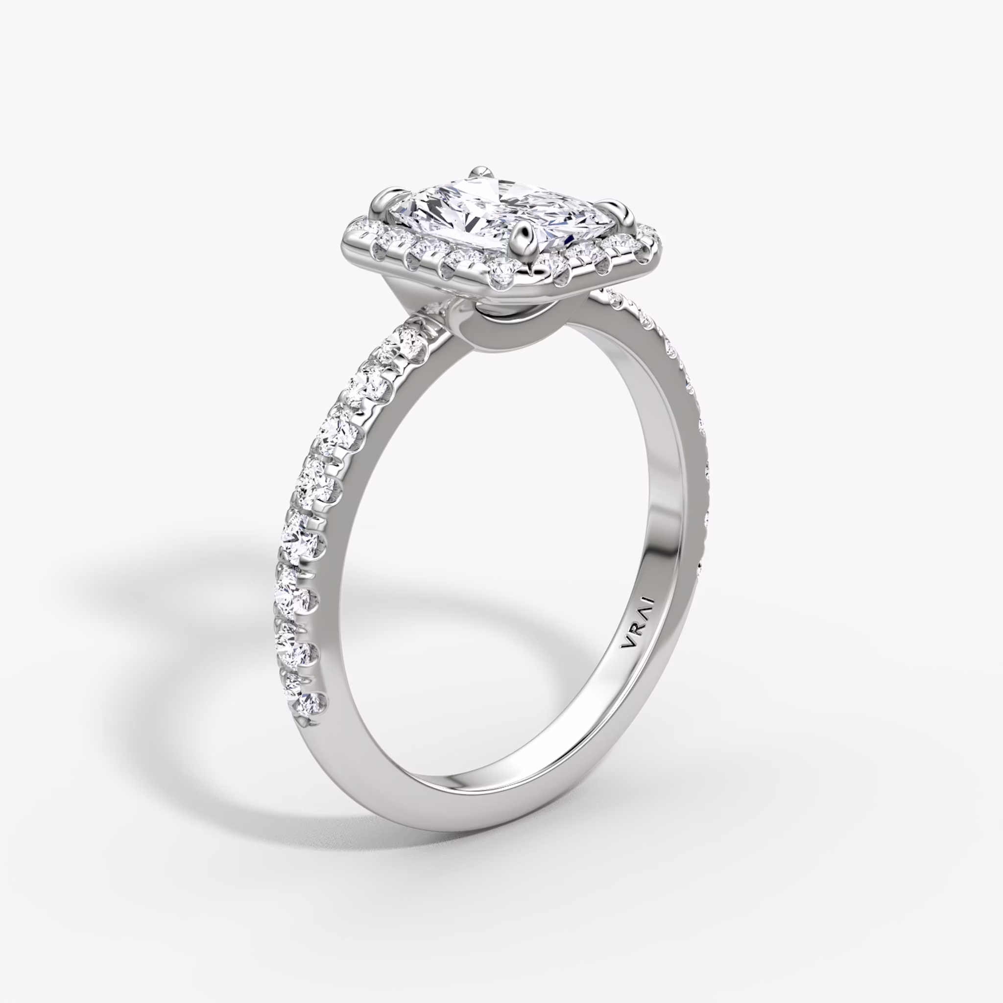Halo | Radiant | Platin | bandAccent: Mit Pavé-Besatz | haloSize: large | diamondOrientation: vertical | caratWeight: other