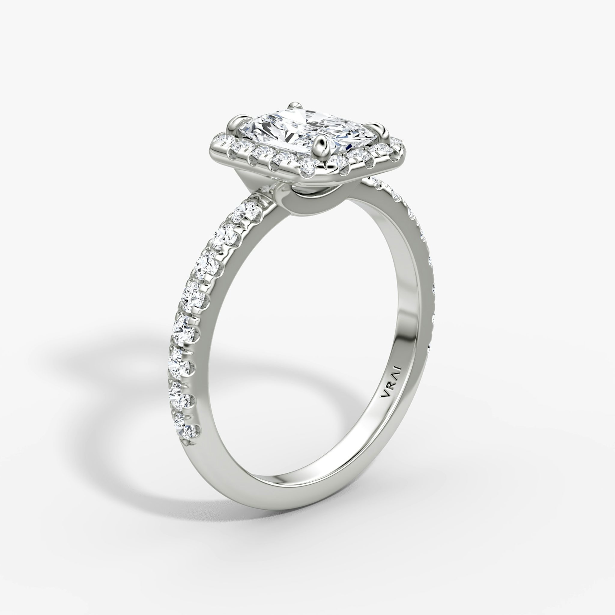 Halo | Radiant | Platin | bandAccent: Mit Pavé-Besatz | haloSize: large | diamondOrientation: vertical | caratWeight: other
