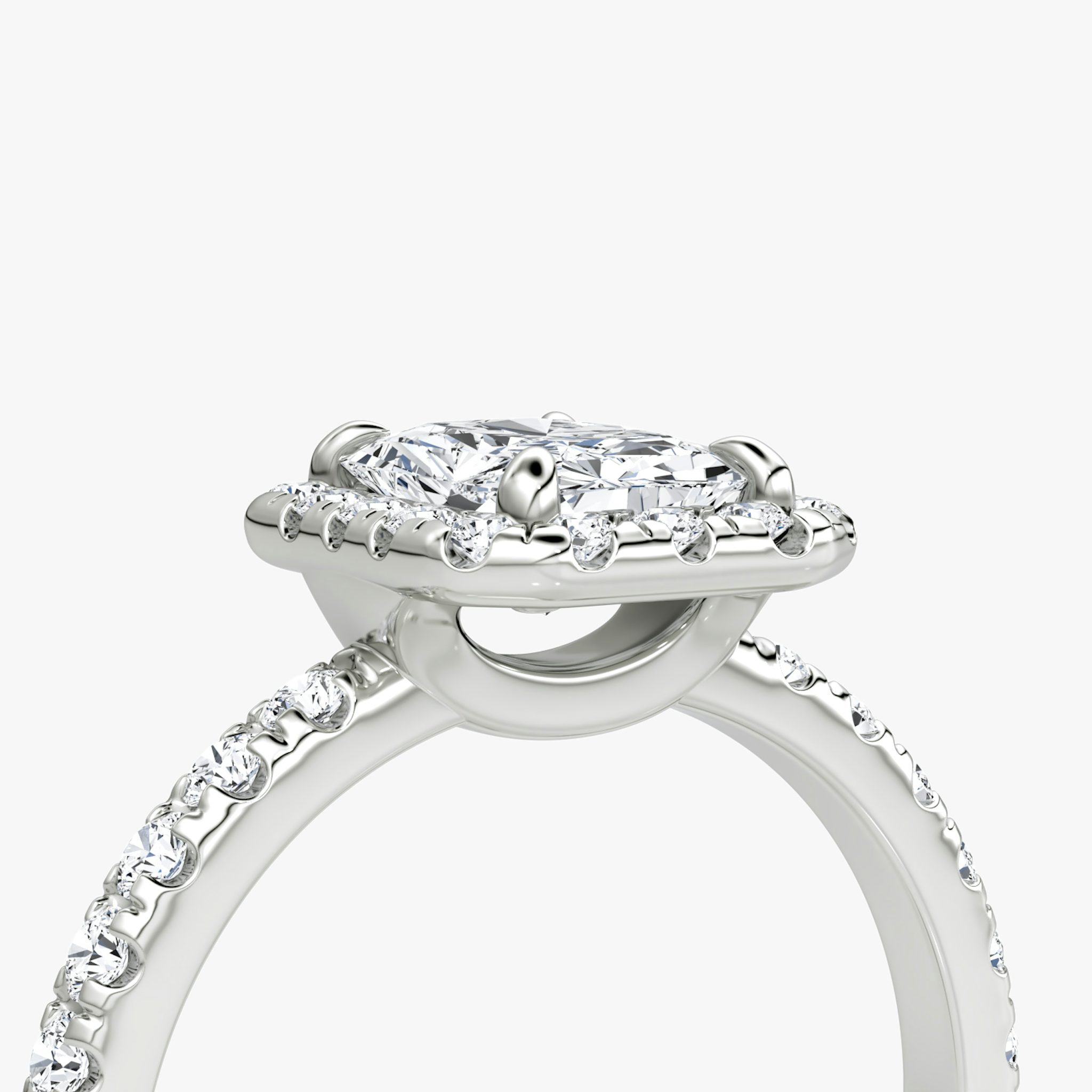 Halo | Radiant | Platin | bandAccent: Mit Pavé-Besatz | haloSize: large | diamondOrientation: vertical | caratWeight: other