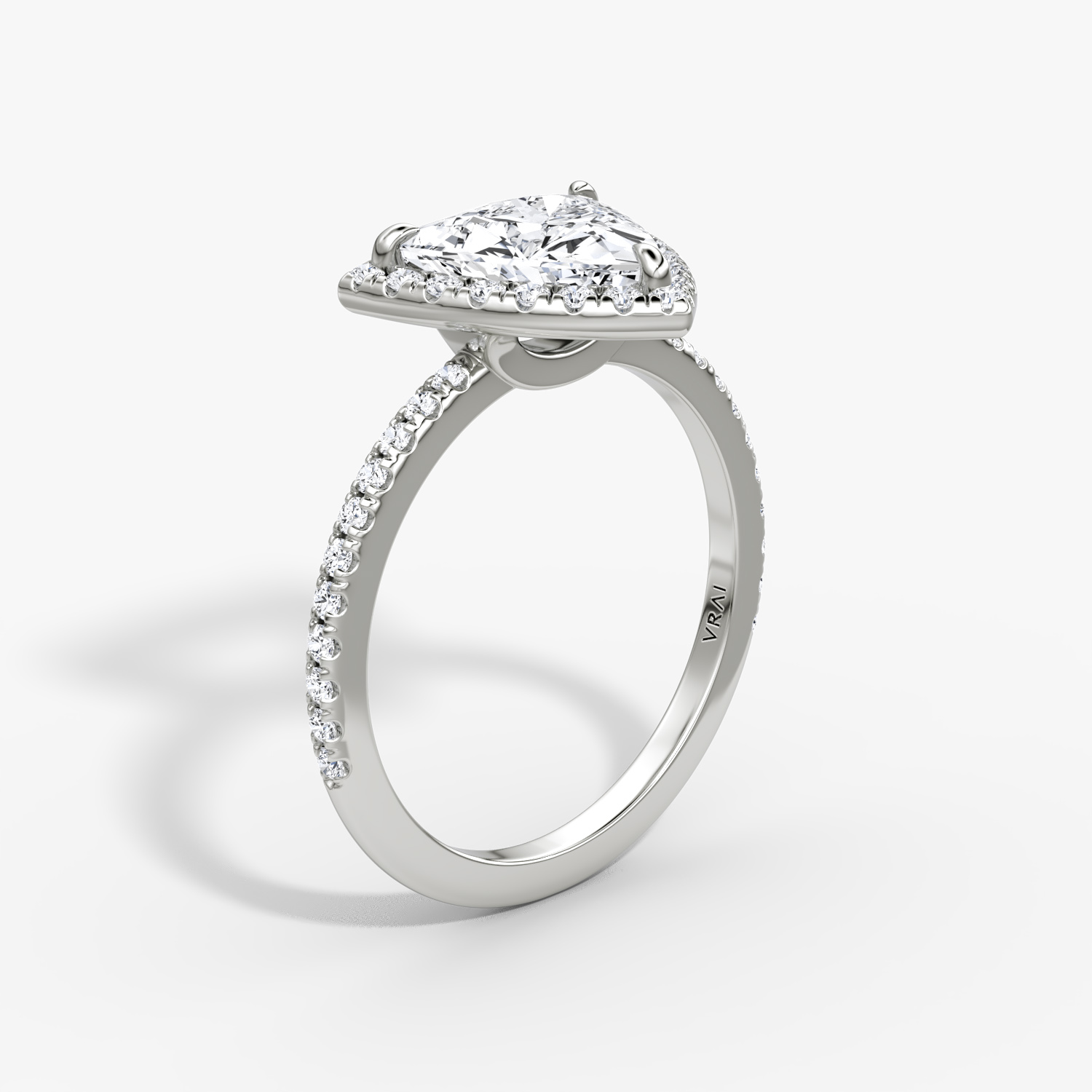 Halo | Trillant | 18k | Weißgold | bandAccent: Mit Pavé-Besatz | haloSize: original | diamondOrientation: vertical | caratWeight: other