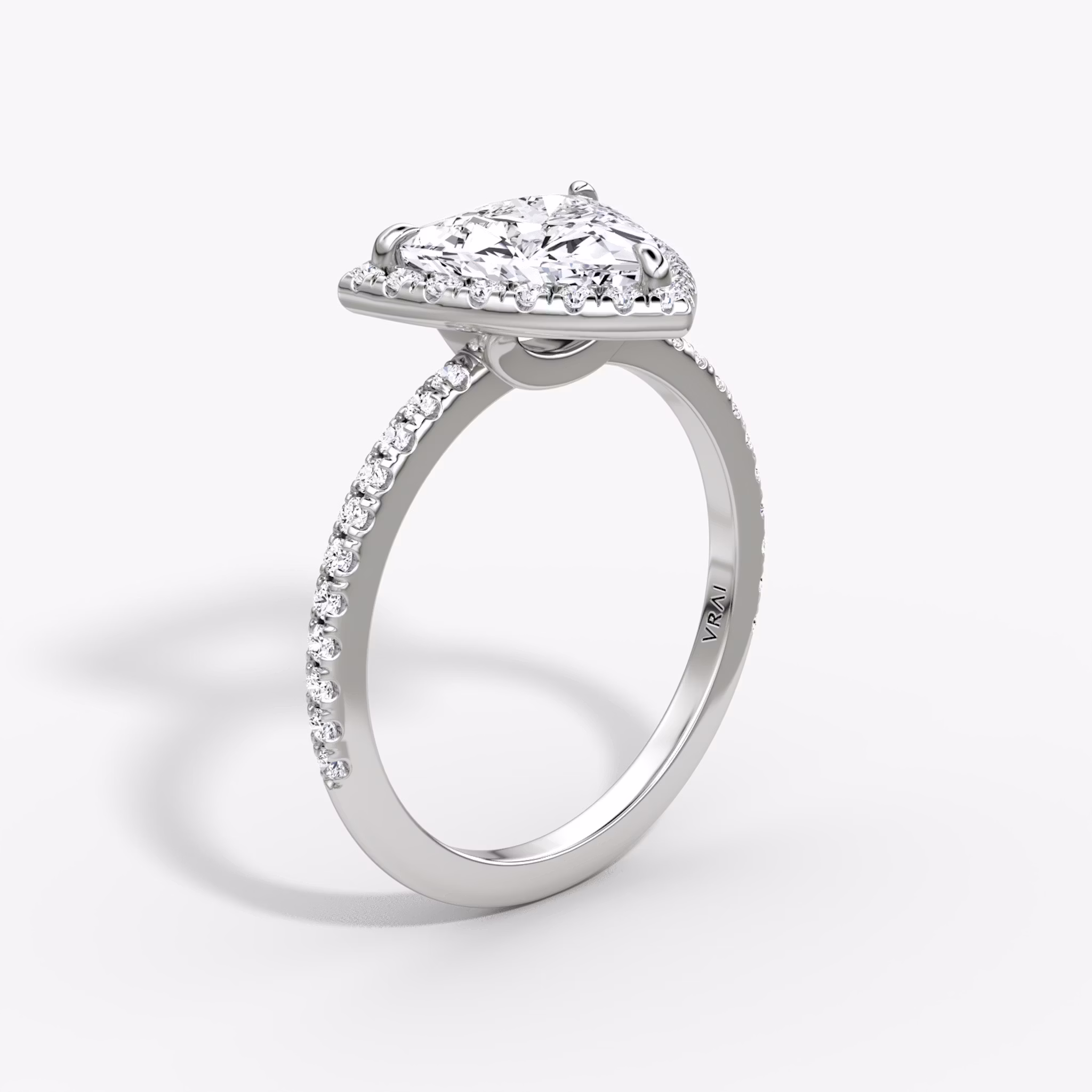 Halo | Trillant | 18k | Weißgold | bandAccent: Mit Pavé-Besatz | haloSize: original | diamondOrientation: vertical | caratWeight: other