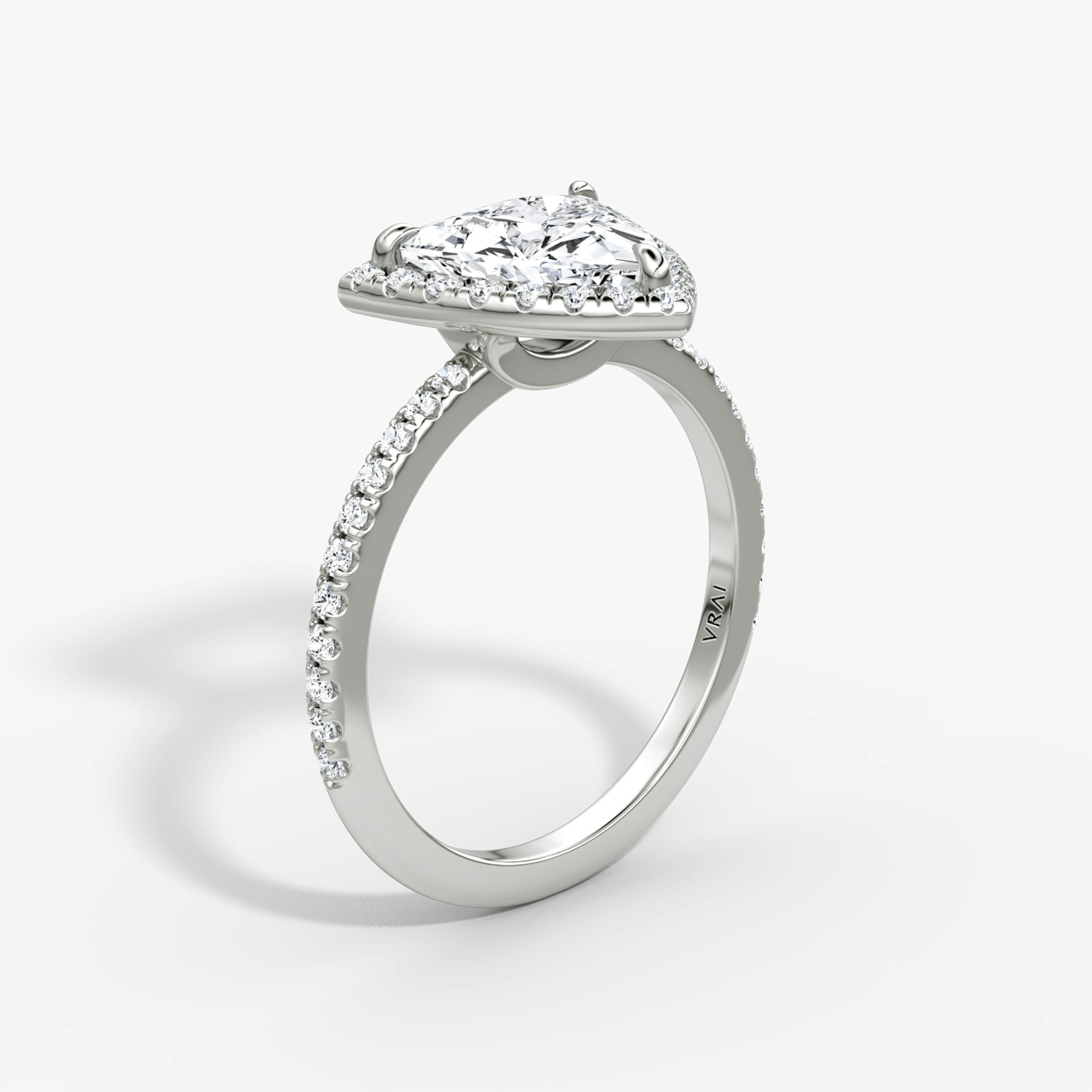 Halo | Trillant | 18k | Weißgold | bandAccent: Mit Pavé-Besatz | haloSize: original | diamondOrientation: vertical | caratWeight: other