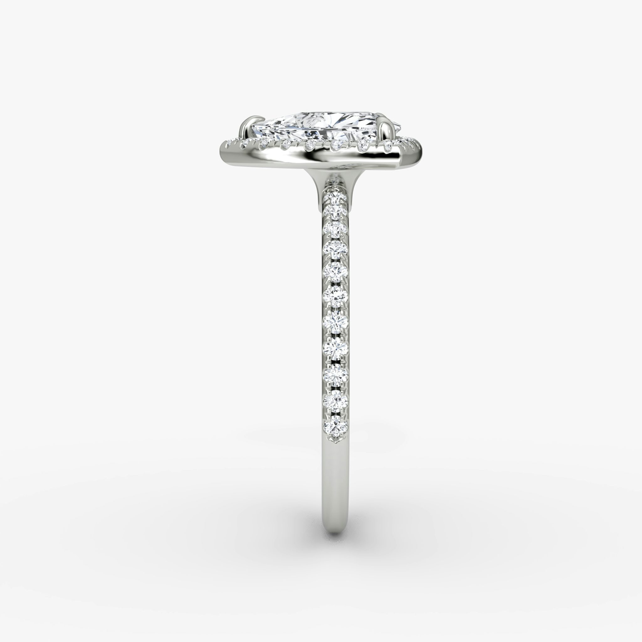 Halo | Trillant | 18k | Weißgold | bandAccent: Mit Pavé-Besatz | haloSize: original | diamondOrientation: vertical | caratWeight: other