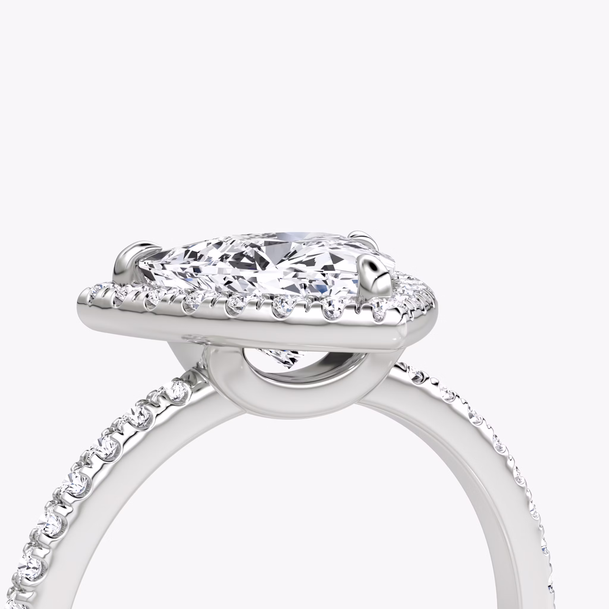 Halo | Trillant | 18k | Weißgold | bandAccent: Mit Pavé-Besatz | haloSize: original | diamondOrientation: vertical | caratWeight: other