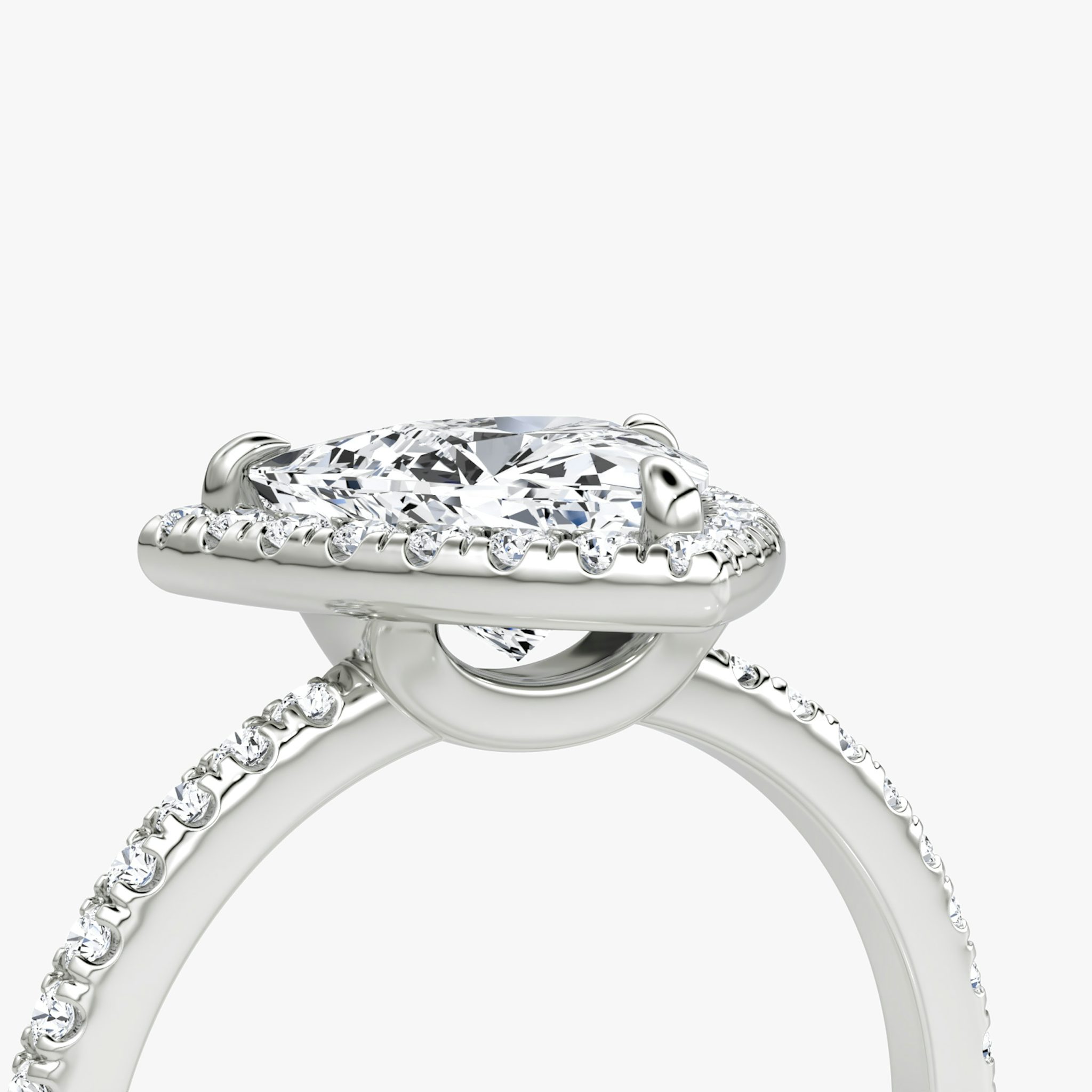 Halo | Trillant | 18k | Weißgold | bandAccent: Mit Pavé-Besatz | haloSize: original | diamondOrientation: vertical | caratWeight: other