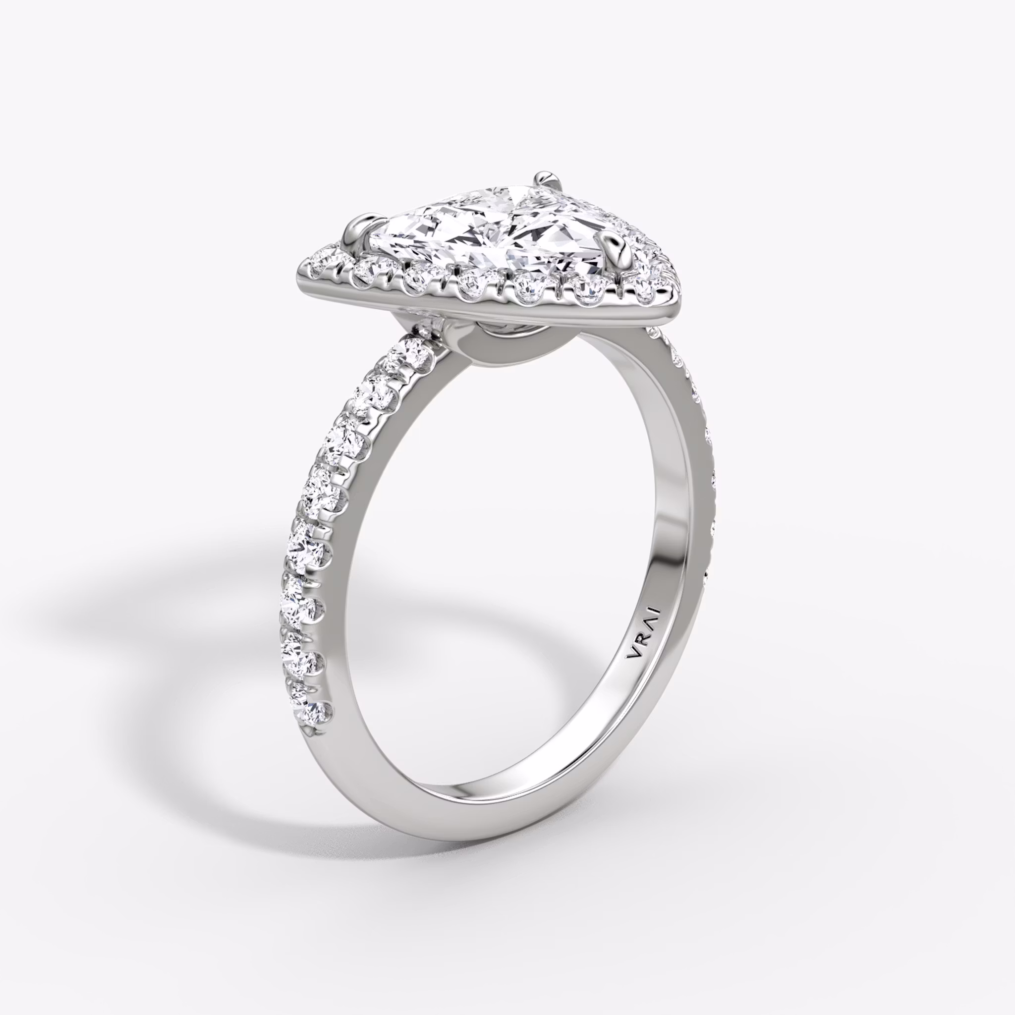 Halo | Trillant | Platin | bandAccent: Mit Pavé-Besatz | haloSize: large | diamondOrientation: vertical | caratWeight: other