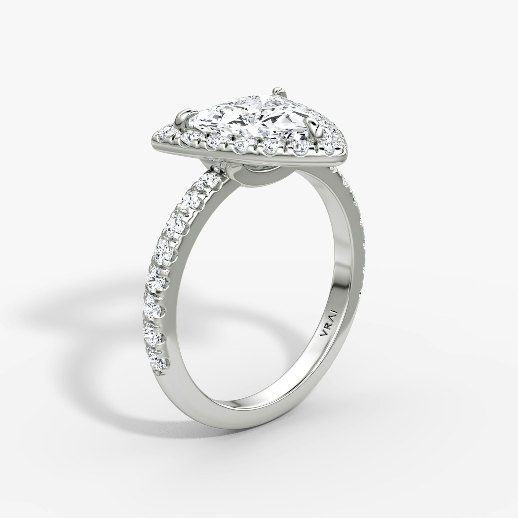 Halo | Trillant | Platin | bandAccent: Mit Pavé-Besatz | haloSize: large | diamondOrientation: vertical | caratWeight: other
