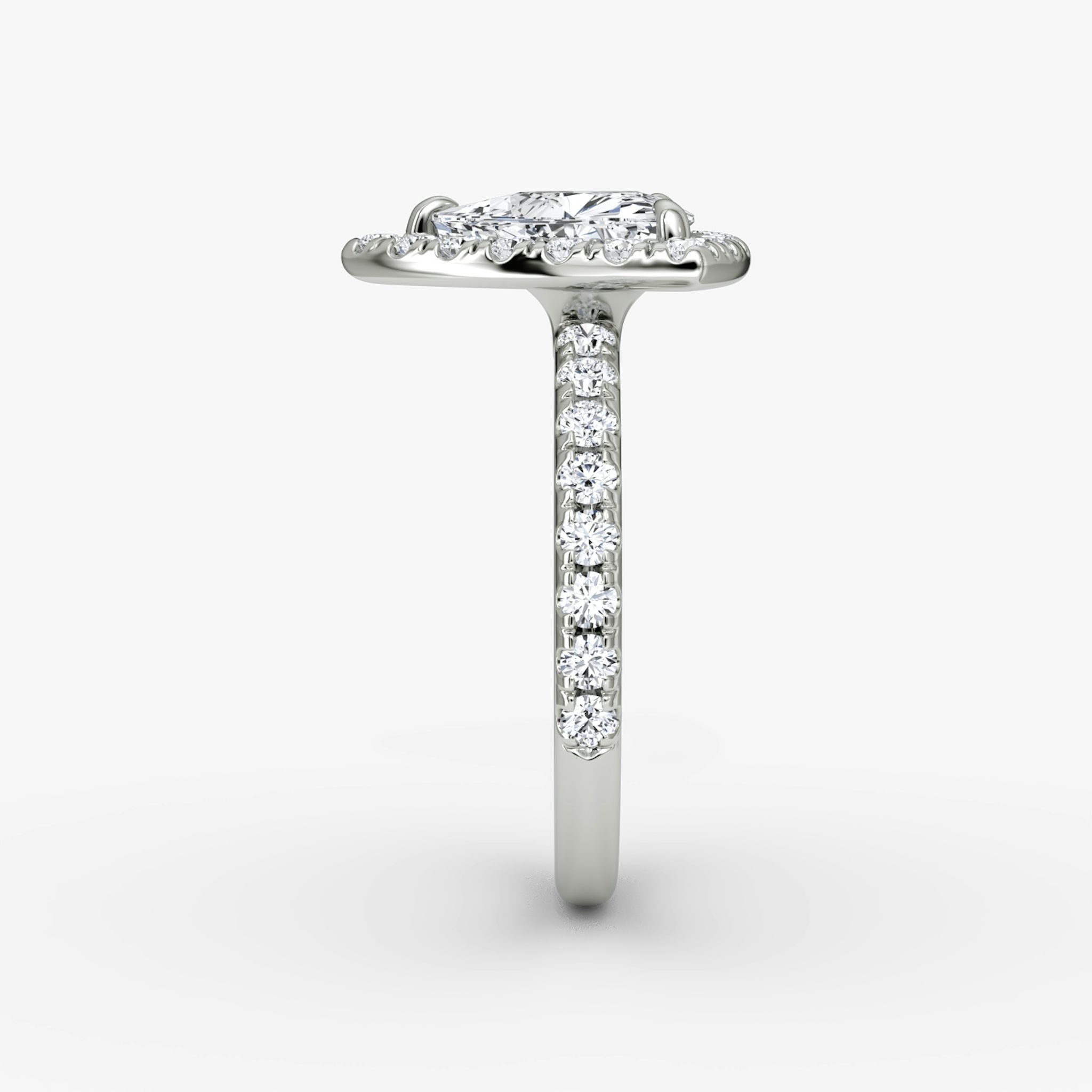 Halo | Trillant | Platin | bandAccent: Mit Pavé-Besatz | haloSize: large | diamondOrientation: vertical | caratWeight: other