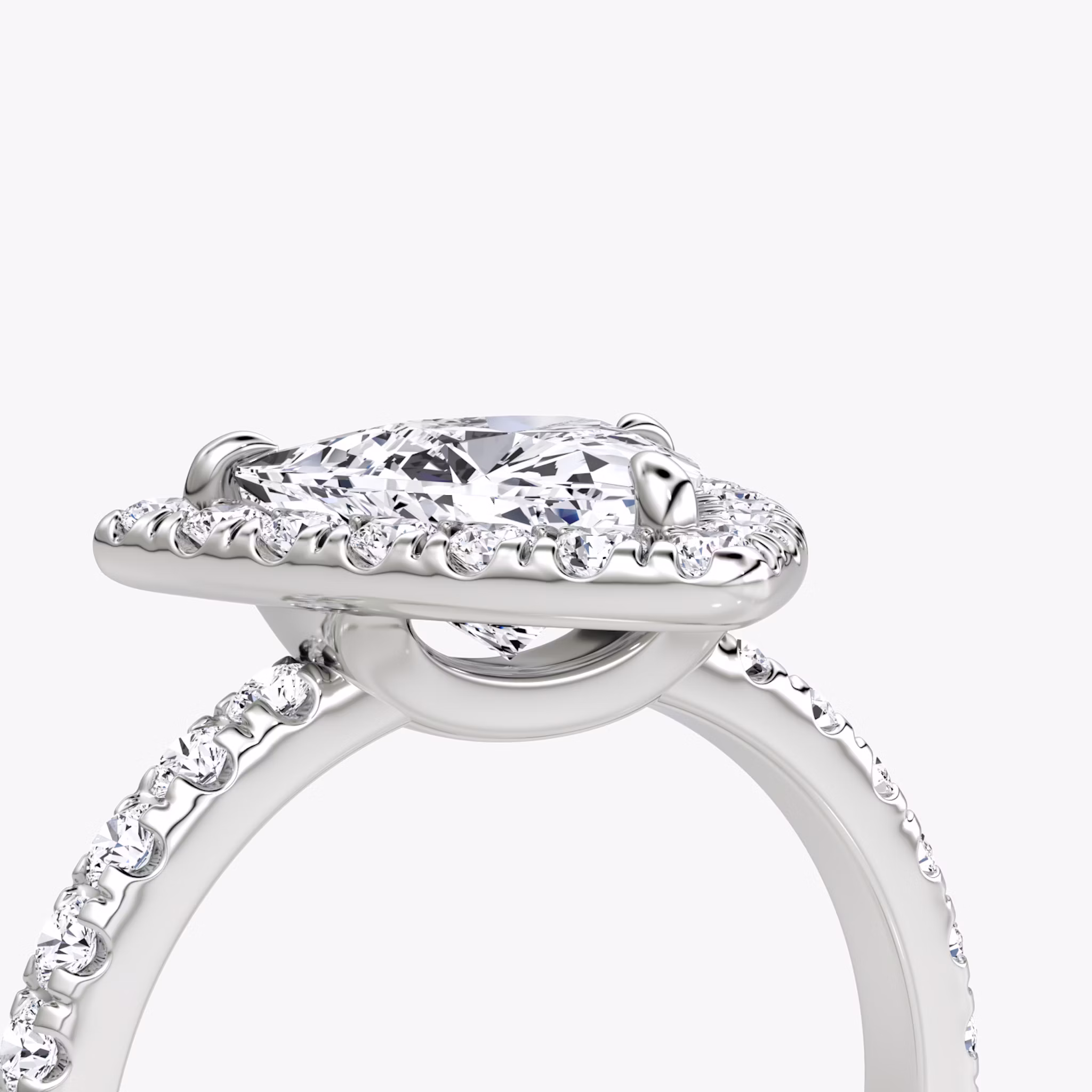 Halo | Trillant | Platin | bandAccent: Mit Pavé-Besatz | haloSize: large | diamondOrientation: vertical | caratWeight: other