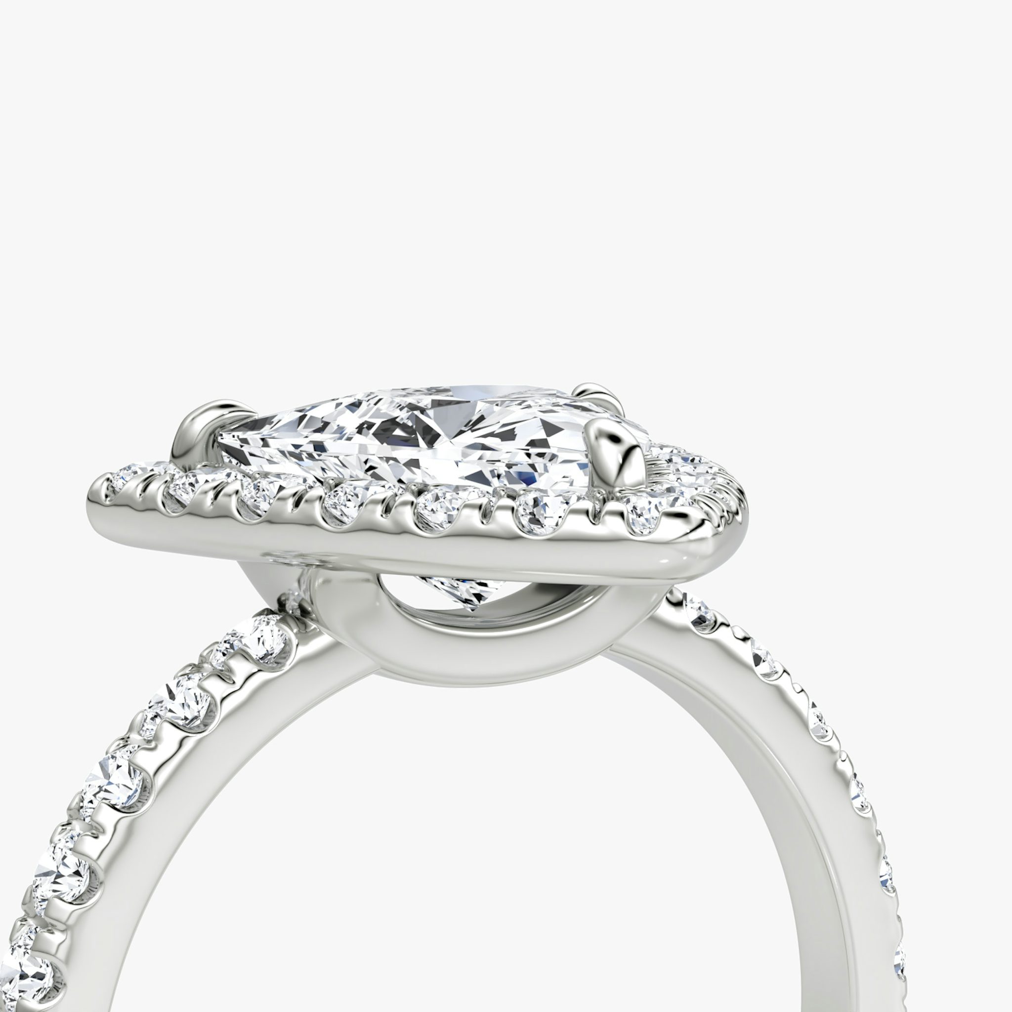 Halo | Trillant | Platin | bandAccent: Mit Pavé-Besatz | haloSize: large | diamondOrientation: vertical | caratWeight: other